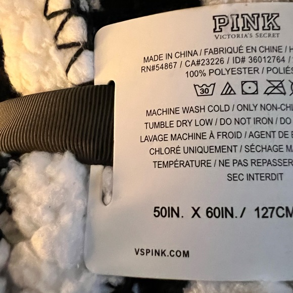 Victoria Secret Pink Sherpa Blanket NWT - Picture 3 of 3